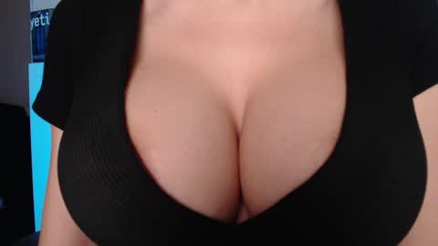 Jen online show from February 24, 4:32 am