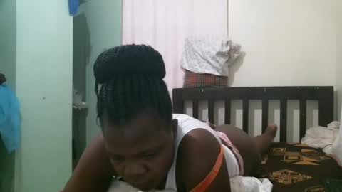 Snapshot of sweet_lilianah chatting on February 19, 3:39 am sweet_lilianah online show from February 19, 3:39 am