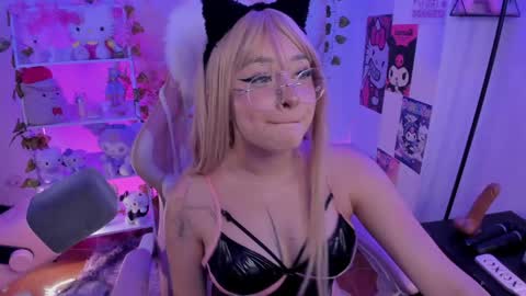 Snapshot of sweet_lilly_sweet chatting on May 28, 1:14 am sweet_lilly_sweet online show from May 28, 1:14 am