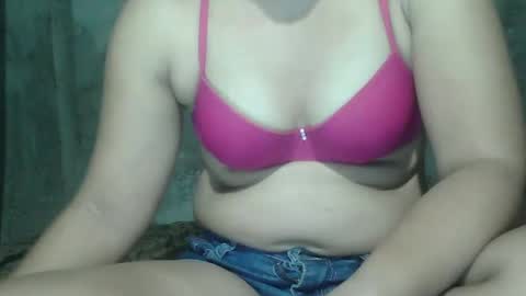 Snapshot of sweet_lily0613 chatting on February 14, 5:36 pm sweet_lily0613 online show from February 14, 5:36 pm