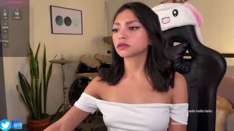 Snapshot of sweet_littleee chatting on December 6, 10:30 pm free            private online show from December 6, 10:30 pm