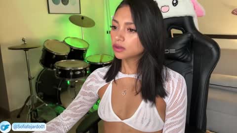 Snapshot of sweet_littleee chatting on December 13, 9:09 pm free            private online show from December 13, 9:09 pm