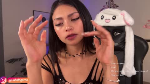 Snapshot of sweet_littleee chatting on January 14, 1:36 am free            private online show from January 14, 1:36 am
