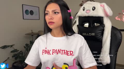 Snapshot of sweet_littleee chatting on January 16, 12:02 am free            private online show from January 16, 12:02 am