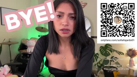 Snapshot of sweet_littleee chatting on January 16, 3:23 am free            private online show from January 16, 3:23 am