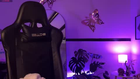 Snapshot of sweet_littleee chatting on February 27, 3:58 am free            private online show from February 27, 3:58 am