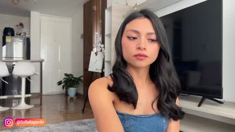 Snapshot of sweet_littleee chatting on October 1, 5:41 pm free            private online show from October 1, 5:41 pm