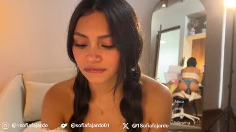 Snapshot of sweet_littleee chatting on May 1, 9:30 pm free private online show from May 1, 9:30 pm