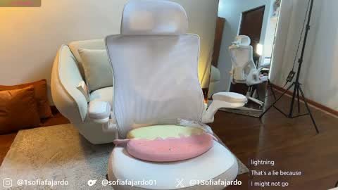 Snapshot of sweet_littleee chatting on May 6, 12:21 pm free private online show from May 6, 12:21 pm
