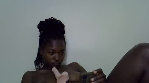 sweet_lunaz online show from October 18, 9:26 pm