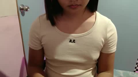 Snapshot of sweet_mary_onboard chatting on May 9, 1:27 pm sweet_mary_onboard online show from May 9, 1:27 pm