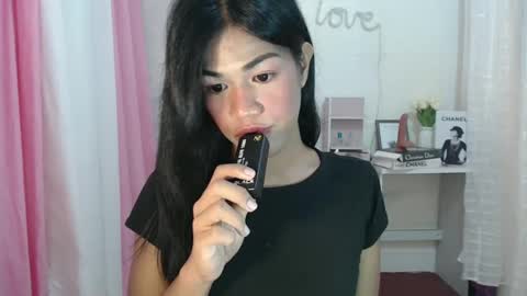 Snapshot of sweet_melonxxx chatting on December 10, 9:33 pm Melon online show from December 10, 9:33 pm