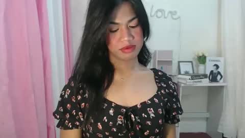 Snapshot of sweet_melonxxx chatting on December 13, 11:50 pm Melon online show from December 13, 11:50 pm