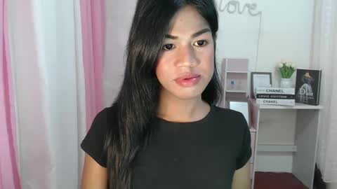 Snapshot of sweet_melonxxx chatting on December 16, 2:25 am Melon online show from December 16, 2:25 am