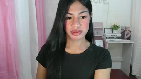 Snapshot of sweet_melonxxx chatting on December 23, 8:33 am Melon online show from December 23, 8:33 am