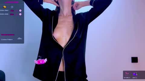 Mia online show from December 22, 10:34 am