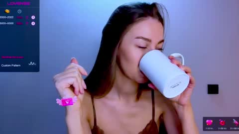 Mia online show from April 26, 10:57 am