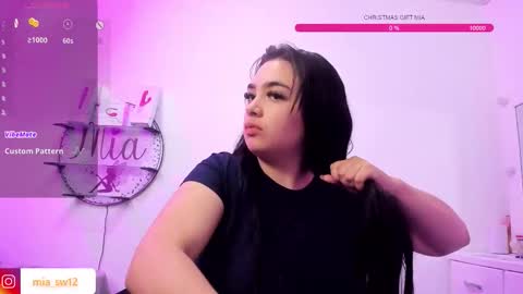 Snapshot of sweet_miiaa chatting on December 21, 5:03 am Mia Johns online show from December 21, 5:03 am