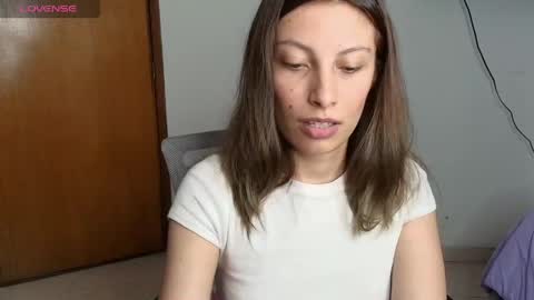 Snapshot of sweet_moon_v_ chatting on May 12, 12:08 am sweet_moon_v_ online show from May 12, 12:08 am
