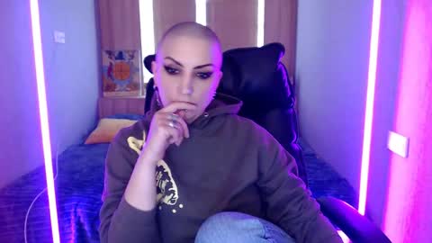 sweet_n_strong online show from April 9, 6:19 am