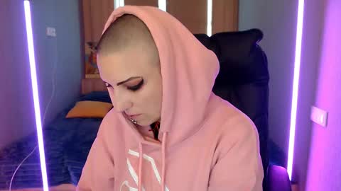 sweet_n_strong online show from April 13, 5:13 am