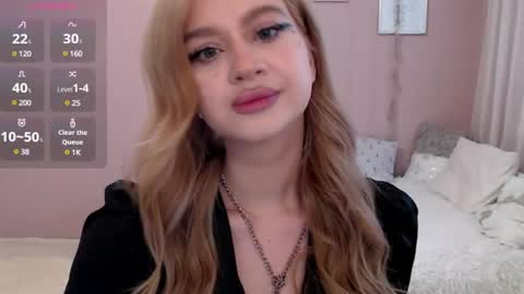 sweet_nicole_333 online show from March 7, 12:34 pm