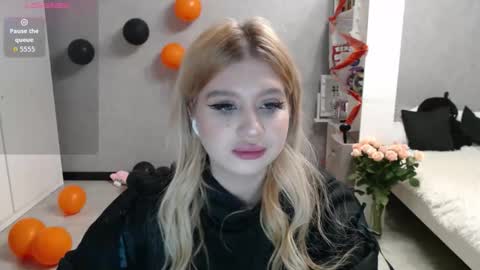 sweet_nicole_333 online show from October 28, 7:12 am