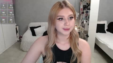 sweet_nicole_333 online show from March 19, 9:13 am