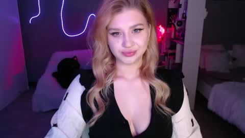 Snapshot of sweet_nicole_333 chatting on May 17, 3:08 pm sweet_nicole_333 online show from May 17, 3:08 pm