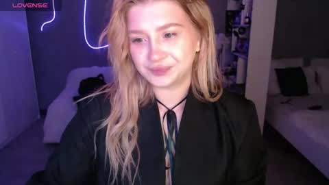 Snapshot of sweet_nicole_333 chatting on May 30, 6:49 pm sweet_nicole_333 online show from May 30, 6:49 pm