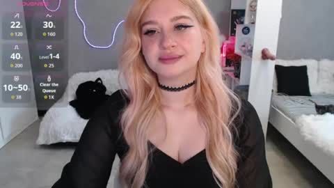 Snapshot of sweet_nicole_333 chatting on July 31, 9:52 am sweet_nicole_333 online show from July 31, 9:52 am