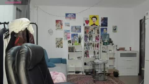 kira online show from April 18, 7:58 pm