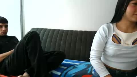 Snapshot of sweet_princess333 chatting on February 19, 2:13 pm sweet_princess333 online show from February 19, 2:13 pm