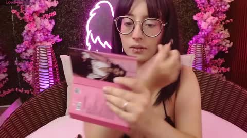 Roxanee online show from February 25, 1:21 pm