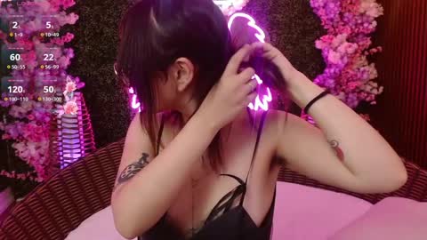 Roxanee online show from April 2, 8:50 pm