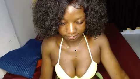 ellanah Tracie online show from November 30, 2:04 am