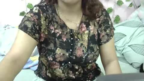 Snapshot of sweet_shivani chatting on April 4, 11:46 pm sweet_shivani online show from April 4, 11:46 pm