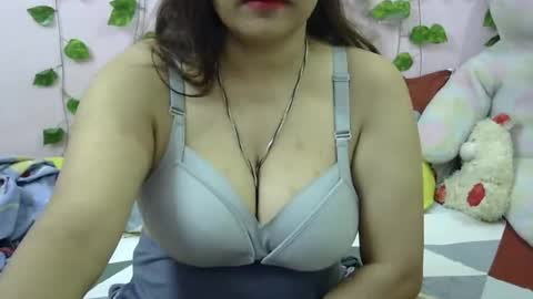 Snapshot of sweet_shivani chatting on April 7, 8:42 pm sweet_shivani online show from April 7, 8:42 pm