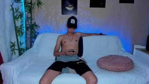 Start 18 year  Noa 19 year online show from February 18, 10:58 pm