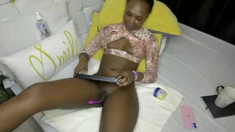 Snapshot of sweet_spoon chatting on December 19, 9:17 pm Nina online show from December 19, 9:17 pm