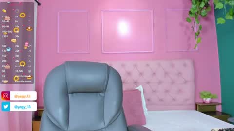 Snapshot of sweet_starxx chatting on June 17, 9:27 pm Yeileen online show from June 17, 9:27 pm