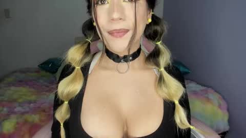 Snapshot of sweet_stephaniee chatting on October 4, 6:44 am              online show from October 4, 6:44 am