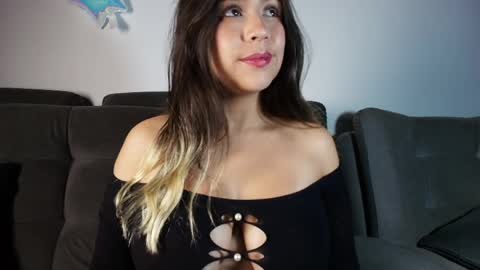 Snapshot of sweet_stephaniee chatting on April 7, 6:47 am online show from April 7, 6:47 am