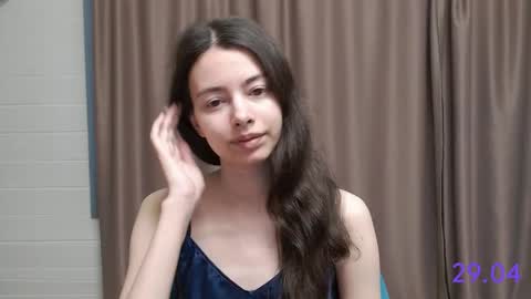 Snapshot of sweet_sweet_angel chatting on April 29, 5:55 am Angel online show from April 29, 5:55 am