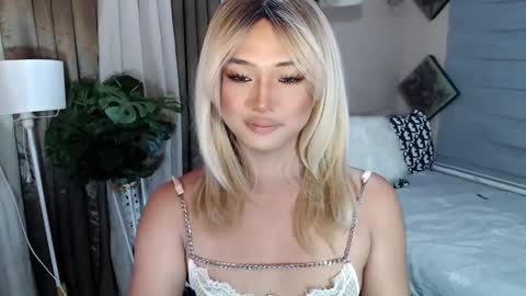 Snapshot of sweet_tenshi chatting on March 2, 9:42 am tenshi online show from March 2, 9:42 am