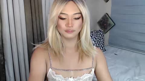 Snapshot of sweet_tenshi chatting on March 3, 8:05 am tenshi online show from March 3, 8:05 am