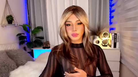 Snapshot of sweet_tenshi chatting on March 4, 10:02 am tenshi online show from March 4, 10:02 am