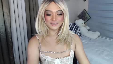 Snapshot of sweet_tenshi chatting on March 5, 4:35 pm tenshi online show from March 5, 4:35 pm