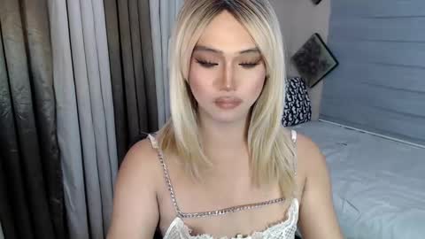 Snapshot of sweet_tenshi chatting on March 10, 4:57 pm tenshi online show from March 10, 4:57 pm