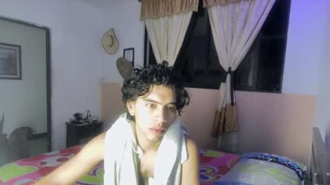 Snapshot of sweet_tippot chatting on December 29, 3:00 am Tippot and Germaine online show from December 29, 3:00 am